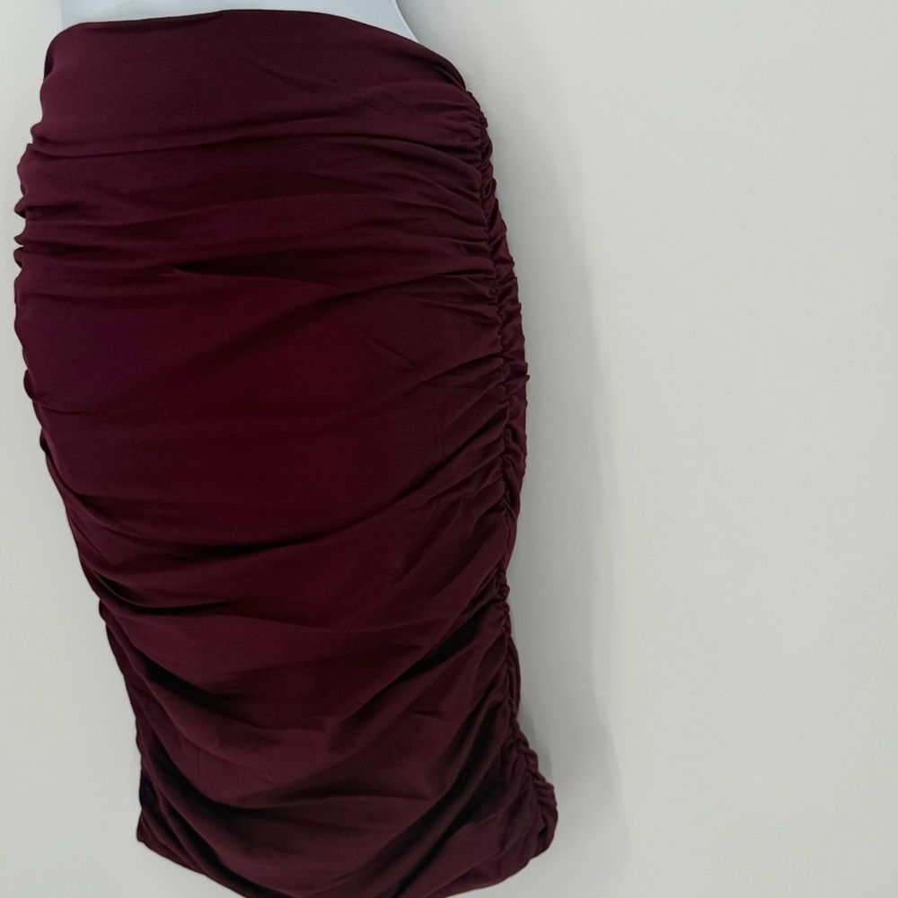Zenana Ruched bodycon knee-length midi pencil skirt - Picture 2 of 4